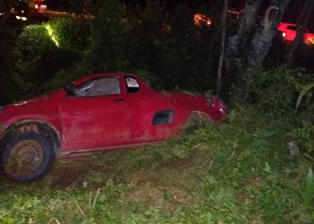 Motorista fica ferido em capotamento de veículo 