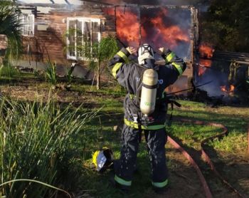 Residência pega fogo em Água Doce