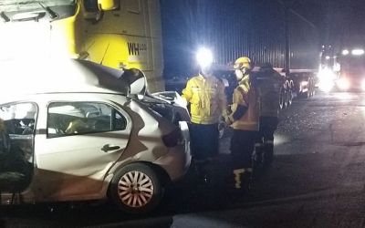  Jovem morre em acidente entre carro e carreta