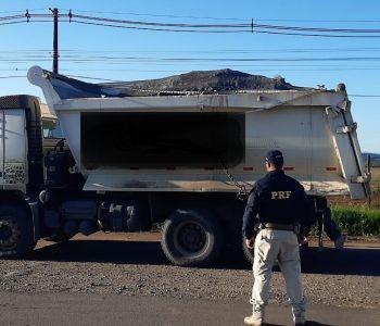 Caminhão é flagrado com quase 11 toneladas de excesso de peso na BR-282