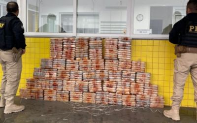 PRF intercepta veículo com grande carregamento de cocaína