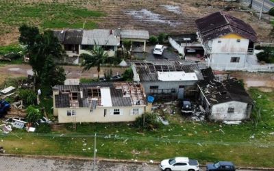 Cidade de SC pede ajuda humanitária e decreta emergência após tempestade severa causar estragos