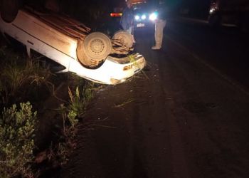 Veículo capota na BR-282, em Campos Novos