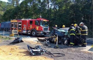  Caminhão com placas de município da região e carro batem de frente e homem morre na BR-470