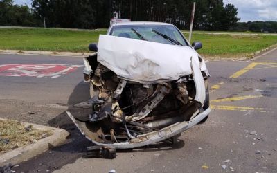 Colisão entre carro e caminhão deixa idoso ferido no Trevão do Irani