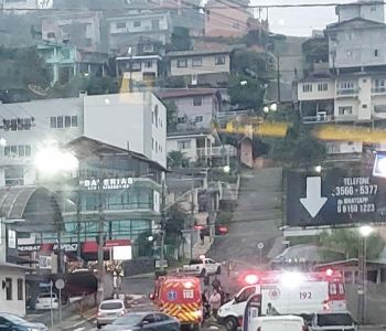 Duas crianças são socorridas pelos Bombeiros após atropelamento