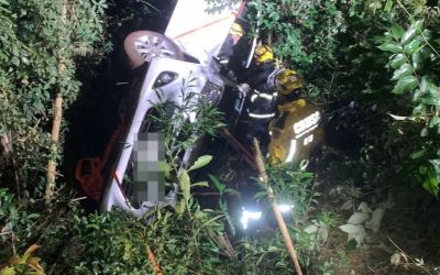 Mulher fica ferida em capotamento de veículo em Herval d'Oeste