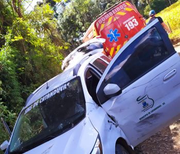 Motociclista sofre fraturas na perna após colisão contra carro da saúde em Catanduvas