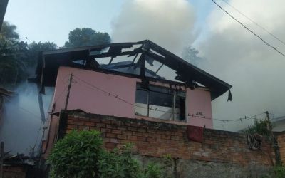 Incêndio atinge casa