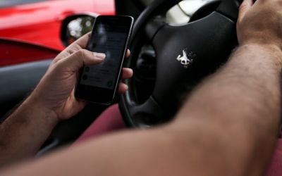 Maio Amarelo: associação alerta para riscos do celular ao volante