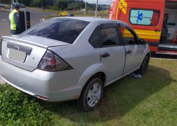 Motorista abandona local de acidente em Ponte Serrada, tirando garrafa de bebida do veículo