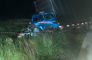 Colisão entre carro e caminhão mata motorista em Palmas, no PR