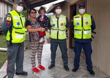 Bombeiros salvam vida de criança engasgada com bala