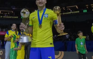 Do Oeste para o Mundo: Jogador de futsal de SC é eleito o melhor jogador do mundo