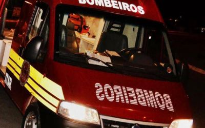 Homem atravessa rio a nado e é atendido pelos bombeiros em Joaçaba