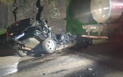 Acidente entre automóvel e carreta provoca morte na BR-282