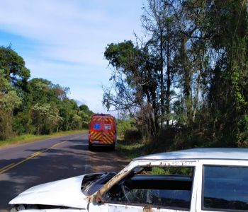 Carro de Catanduvas saí da pista e capota em Jaborá 