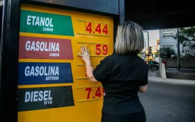 Preço do diesel sobe semana que vem com aumento de imposto; expectativa é de alta de 1,7% na bomba