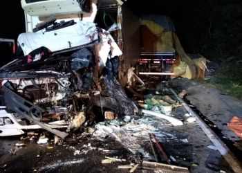 Colisão lateral entre caminhões deixa vítima fatal na BR-470