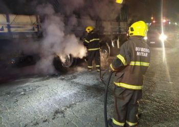 Princípio de incêndio atinge carreta em Catanduvas