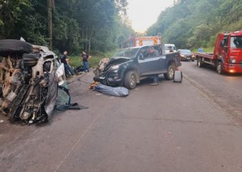 Idosa morre em acidente entre cinco veículos na BR-282