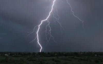 Sexta e sábado seguem com chuva intensa e riscos de temporais em SC