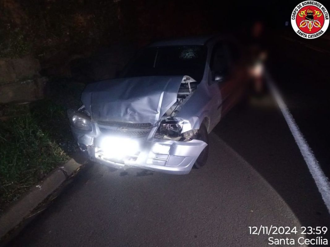 Motorista colide carro na traseira de outro veículo em Santa Cecília, mas não é encontrado no local