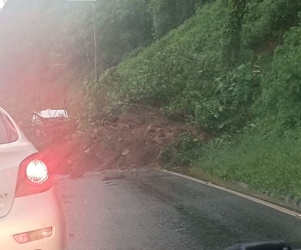 Deslizamento deixa rodovia entre Luzerna e Joaçaba em meia pista