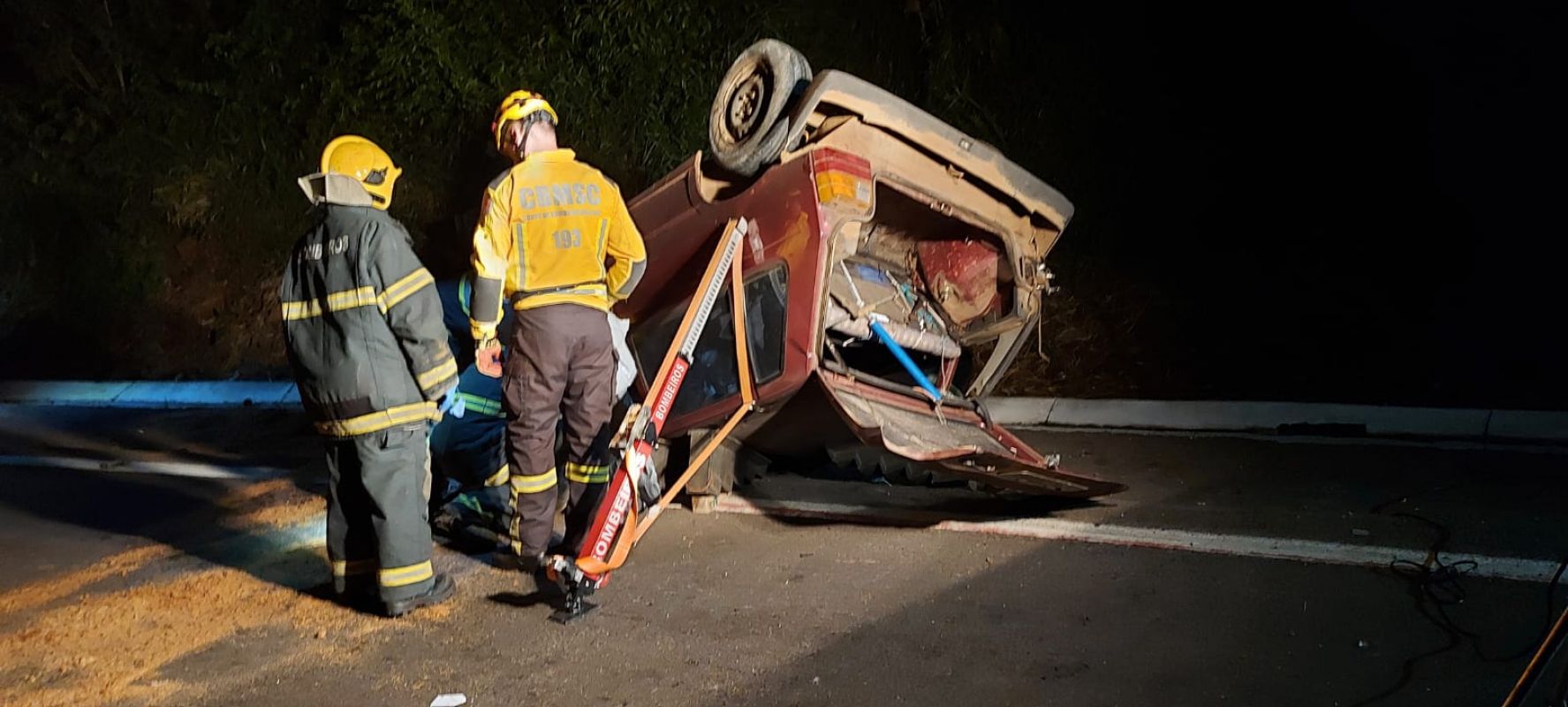 Idoso morre ao sair da pista e capotar automóvel em Vargem Bonita