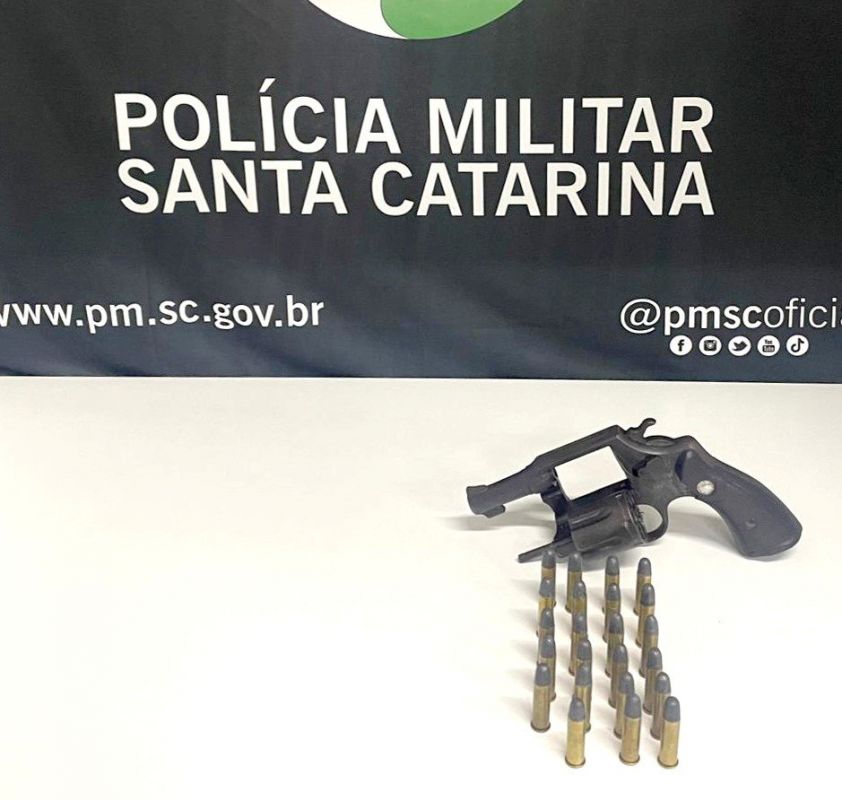 Idoso é preso por ameaçar esposa e enteado com arma de fogo