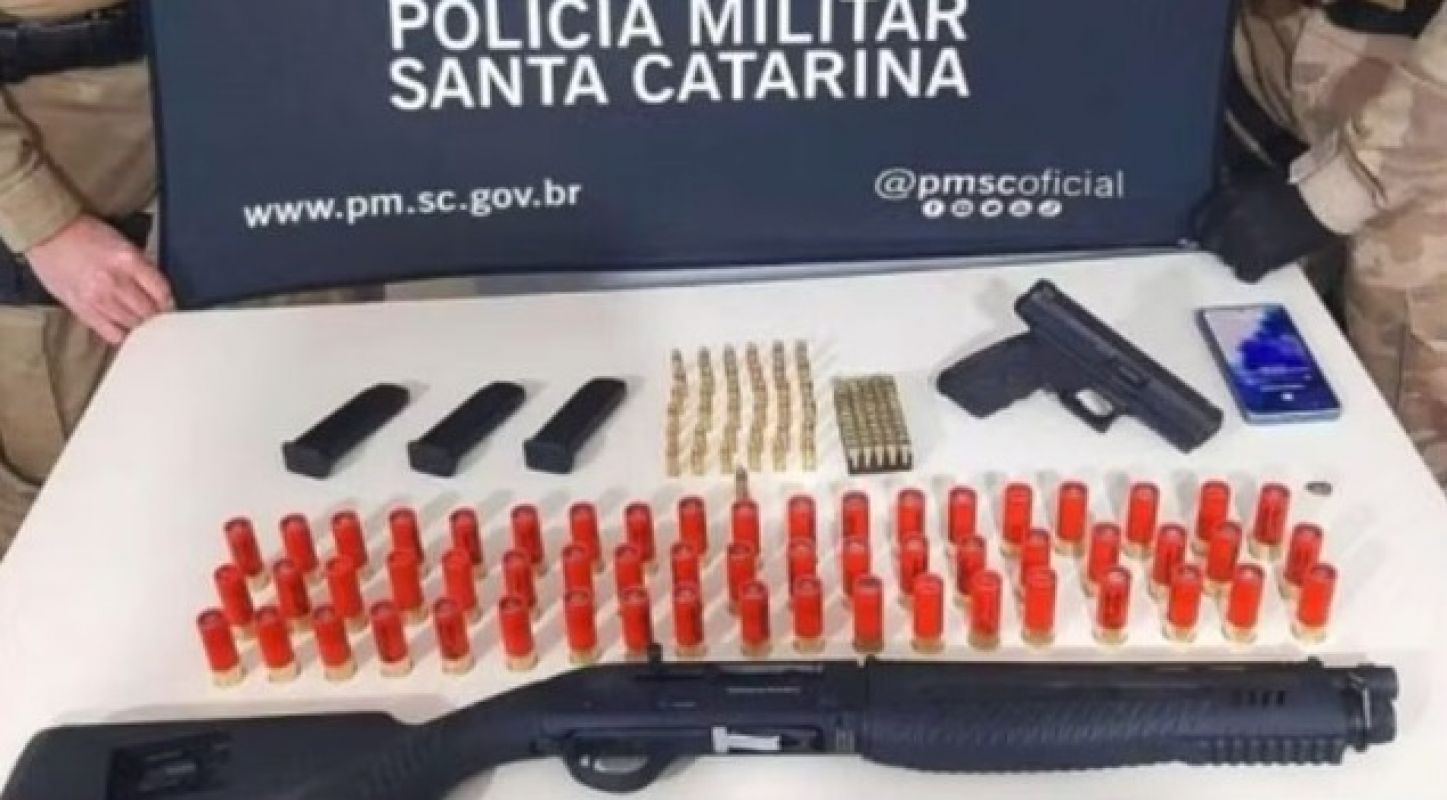 Homem atira em criança após usar arma para 'dispersar algazarra' depois de jogo de futebol em Chapecó/SC