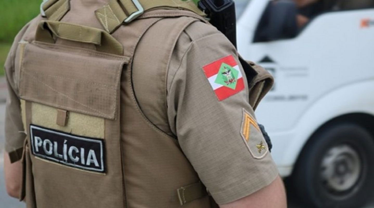 Homem é preso por agredir esposa e enteado no Oeste de SC