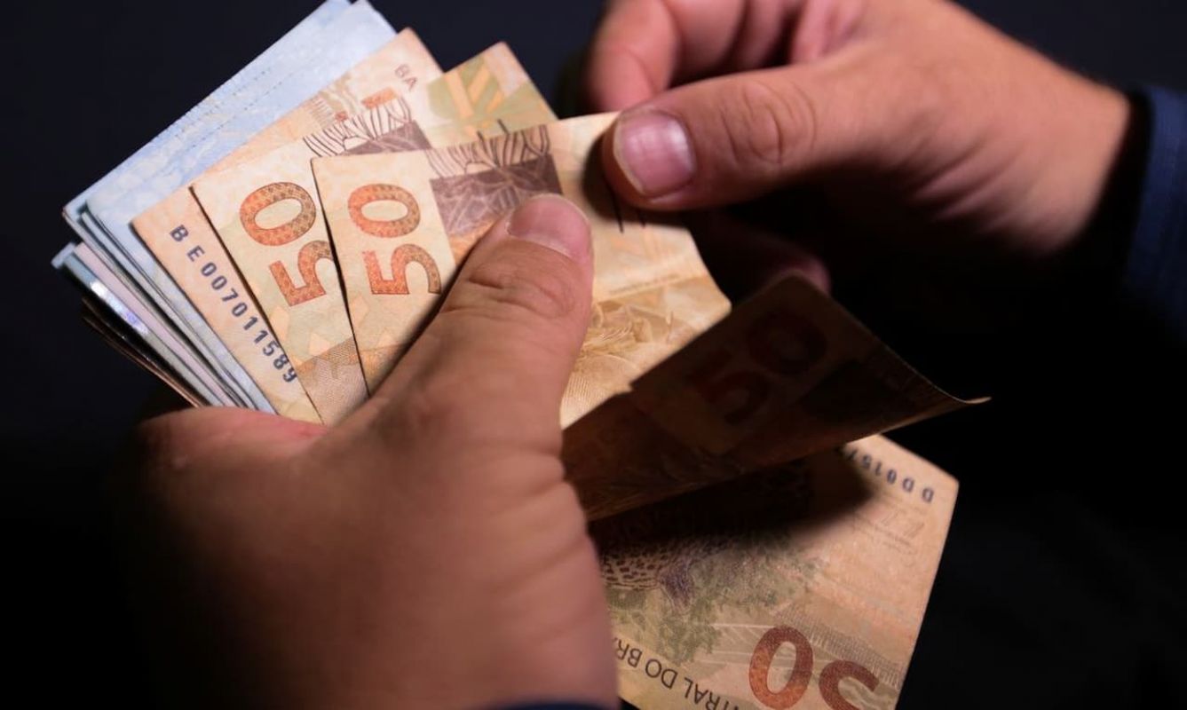Primeira parcela do décimo terceiro deve ser paga até esta sexta