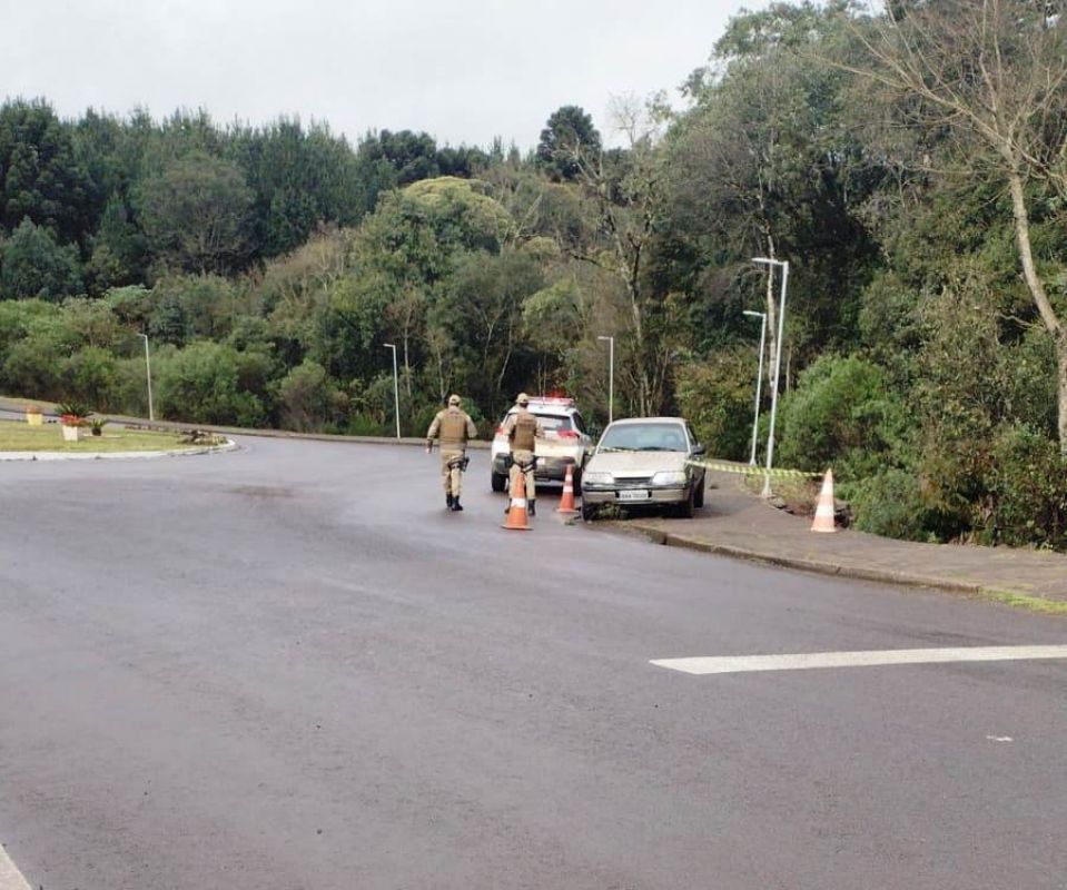Corpo de homem é encontrado dentro de veículo em Campina da Alegria