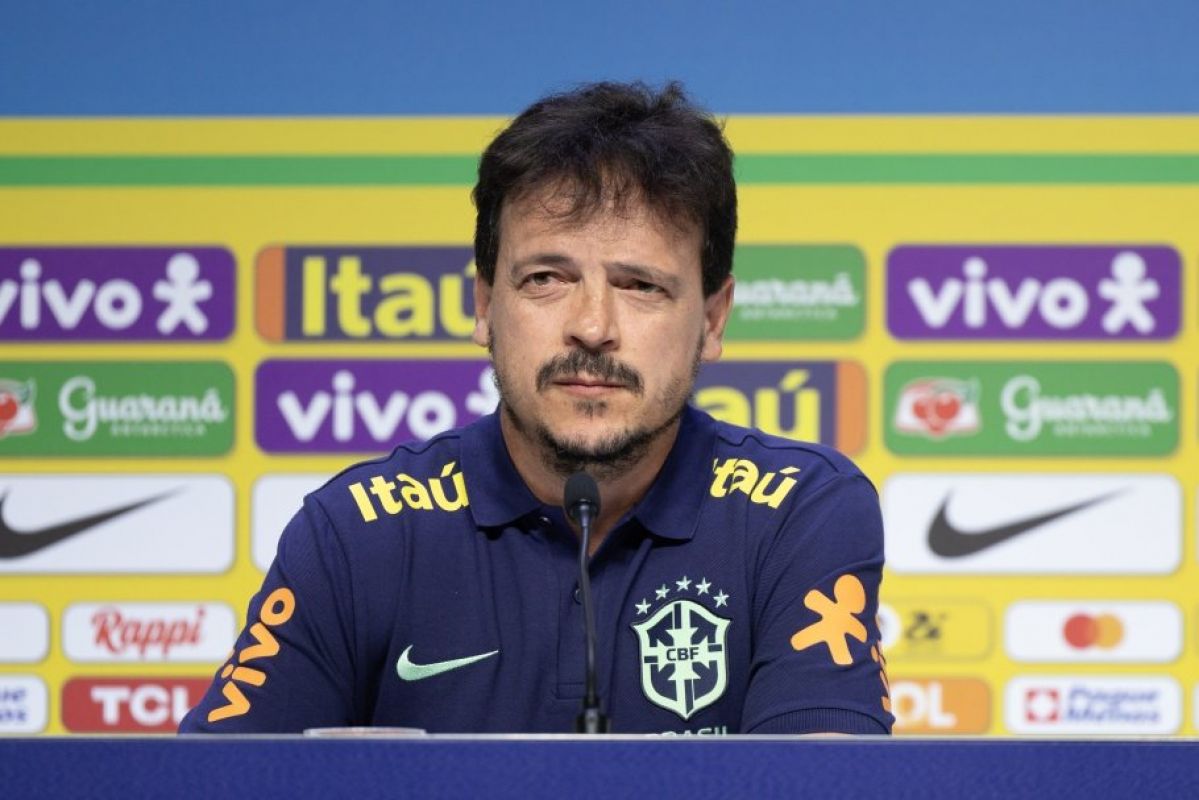  Fernando Diniz anuncia primeira convocação como técnico da Seleção Brasileira