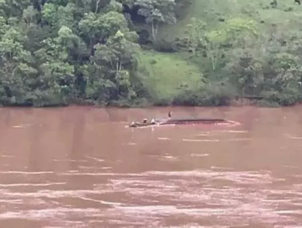 Balsa vira com caminhão no rio Uruguai entre SC e RS