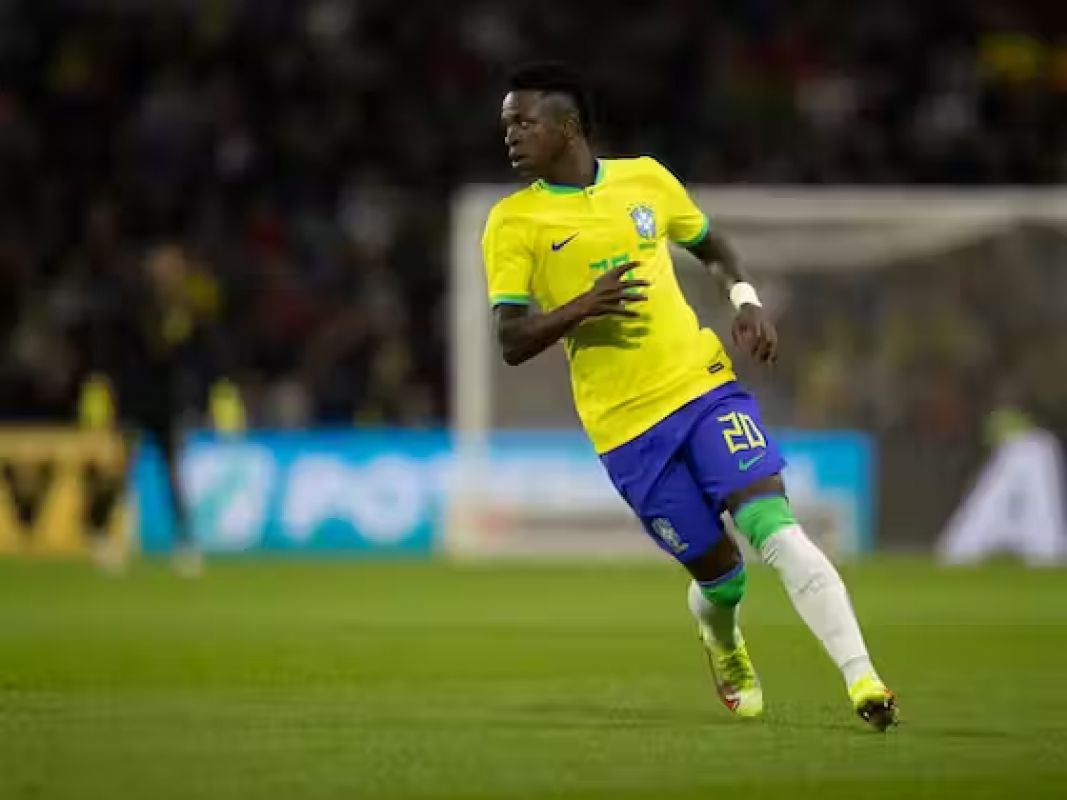 CBF anuncia corte de Vinicius Junior; Raphinha é convocado
