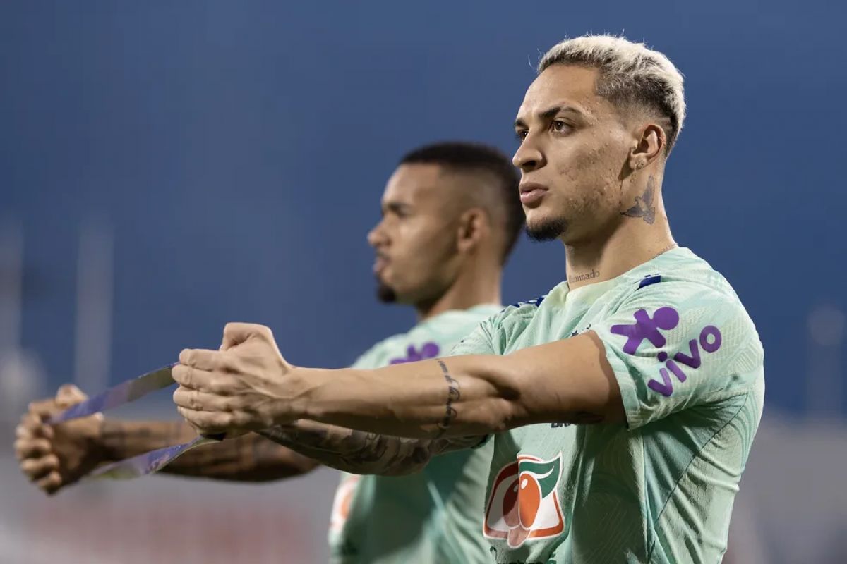 Bastidores: corte de Antony tem ligação de Diniz e nova tática 