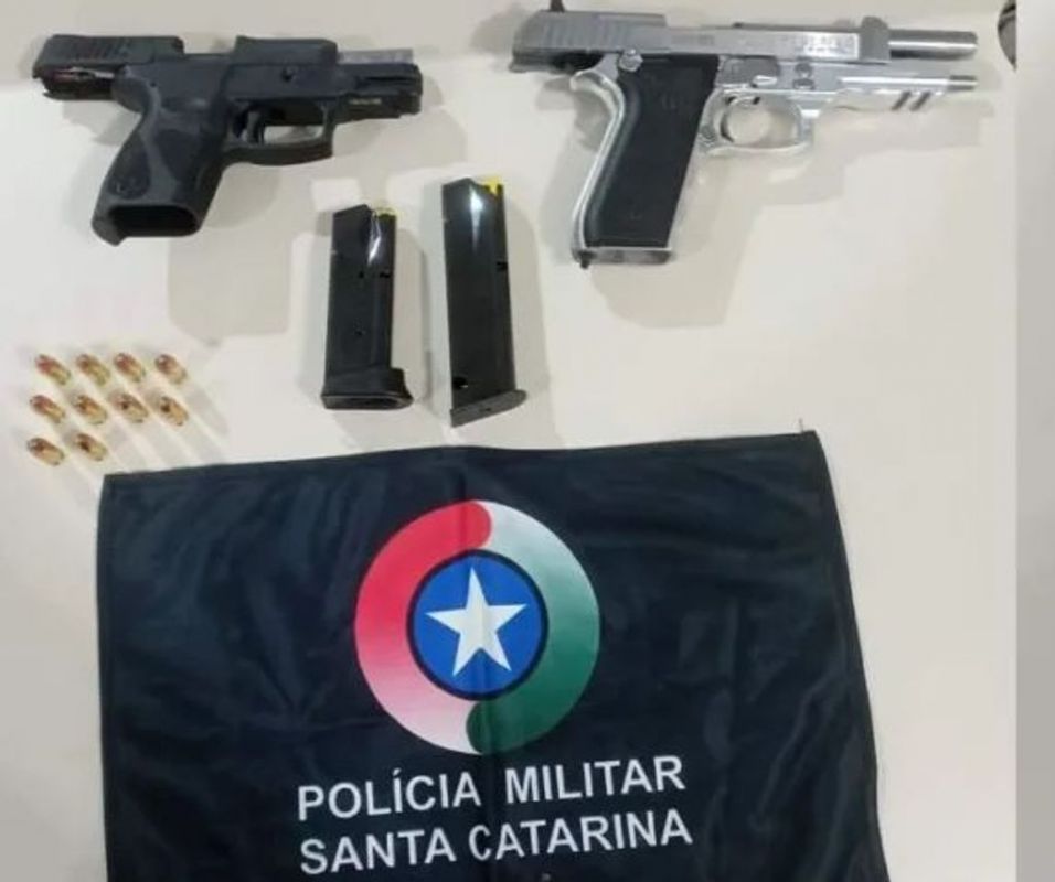 Ocorrência de perturbação termina com disparos de arma de fogo e mulher presa 