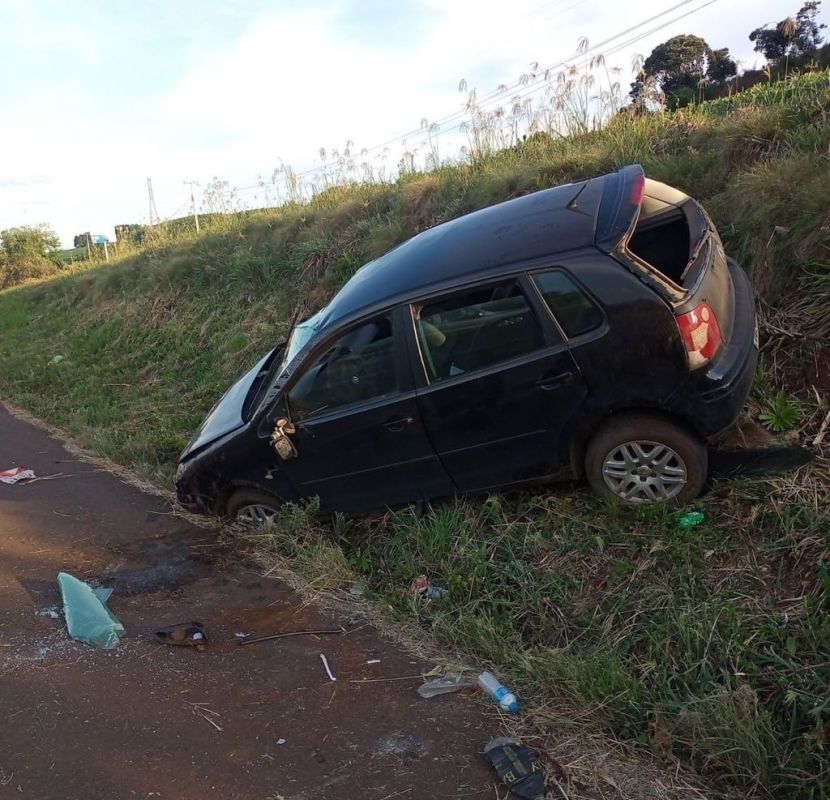 Jovem fica ferida em saída de pista na BR-282