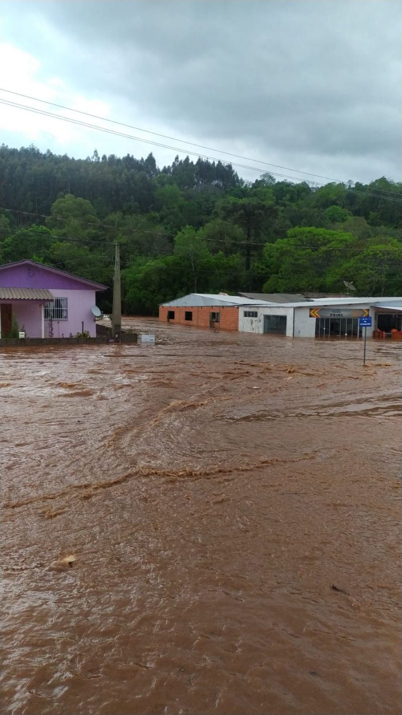 Fotos: Chuva com grande volume causam alagamentos em Erval Velho