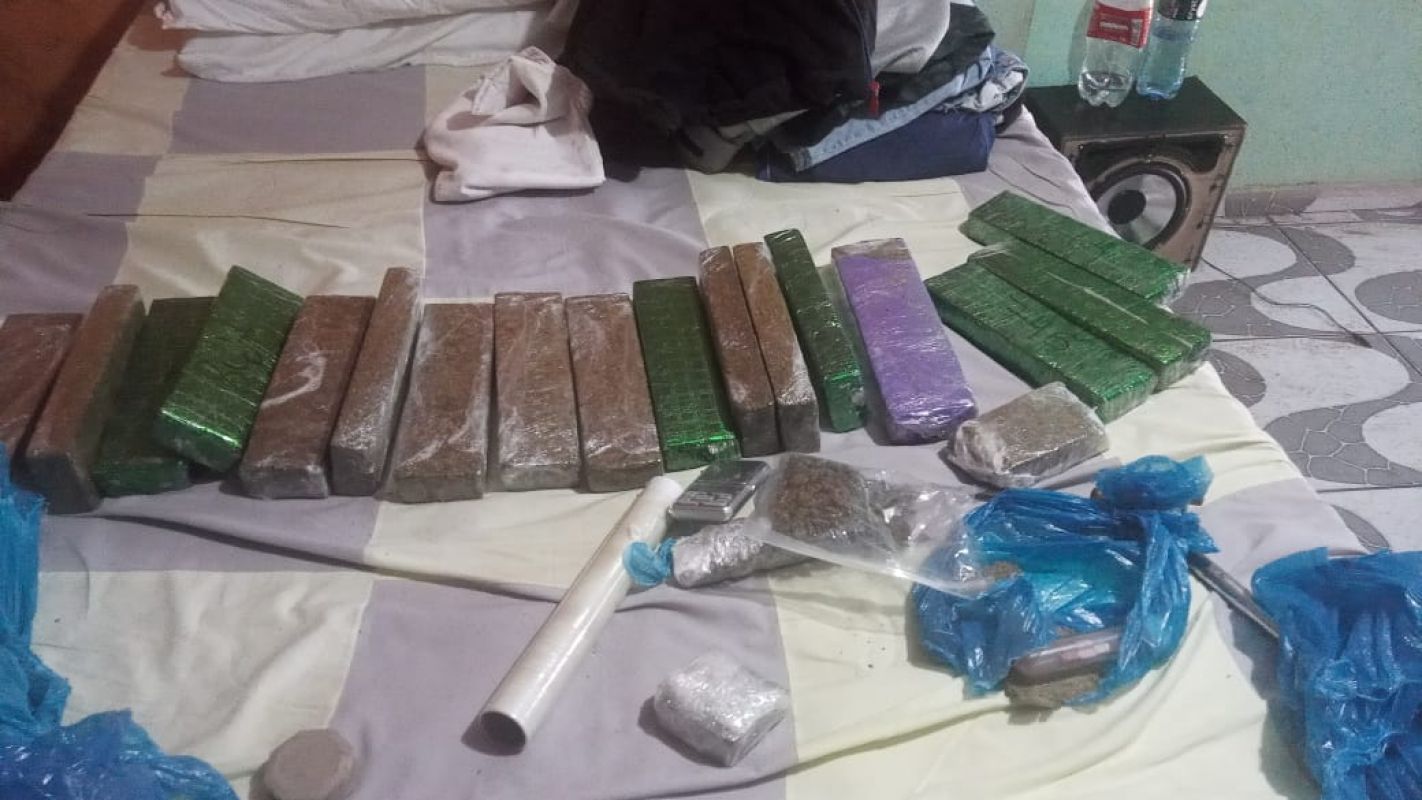 Polícia Civil de Joaçaba prende uma mulher e um homem por tráfico de drogas.