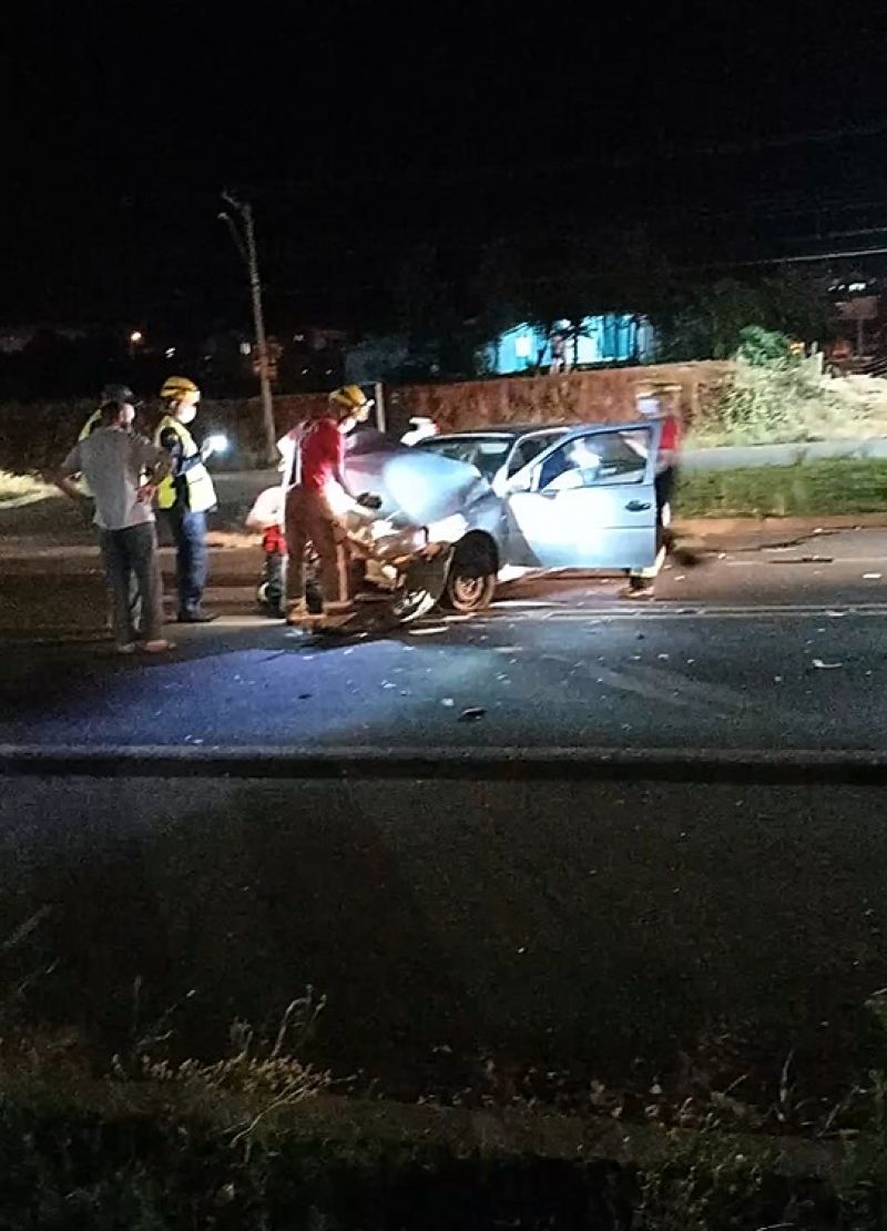  Colisão entre carro e ônibus deixa um ferido em Ponte Serrada
