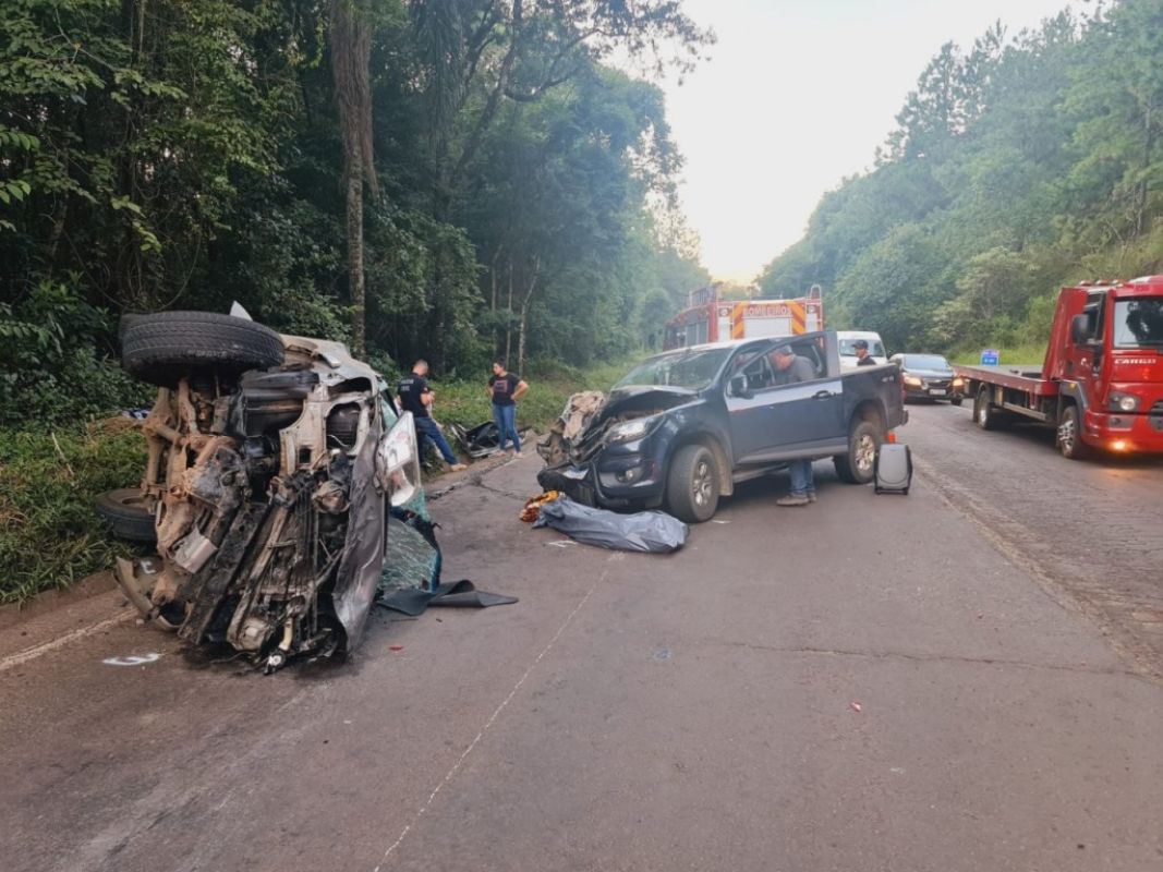Idosa morre em acidente entre cinco veículos na BR-282