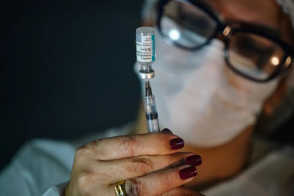 SC confirma 1° caso da variante Éris da Covid-19; conheça os riscos e como prevenir