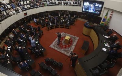 Deputados estaduais tomam posse na Assembleia Legislativa de SC; Mauro de Nadal é eleito presidente