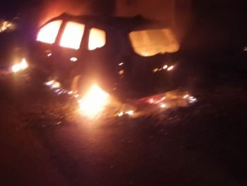 Dono de veículo sofre queimaduras ao ter carro destruído por incêndio