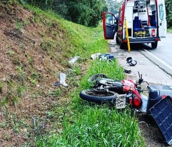  Em colisão contra caminhão, motociclista perde a perna em Vargem Bonita