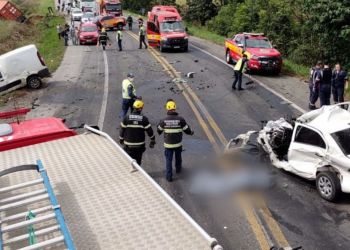 Tragédia: Ocupantes de carro de Curitibanos morrem em acidente com 4 veículos